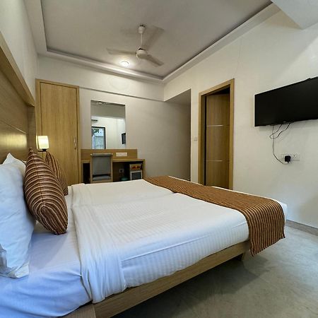 Hotel Galaxy Mumbai Exteriör bild