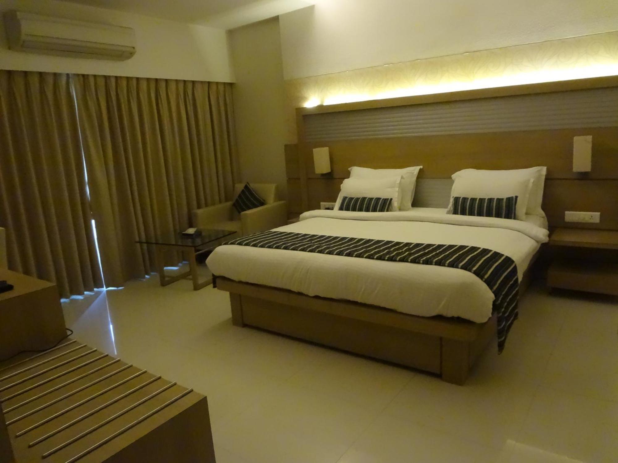 Hotel Galaxy Mumbai Exteriör bild