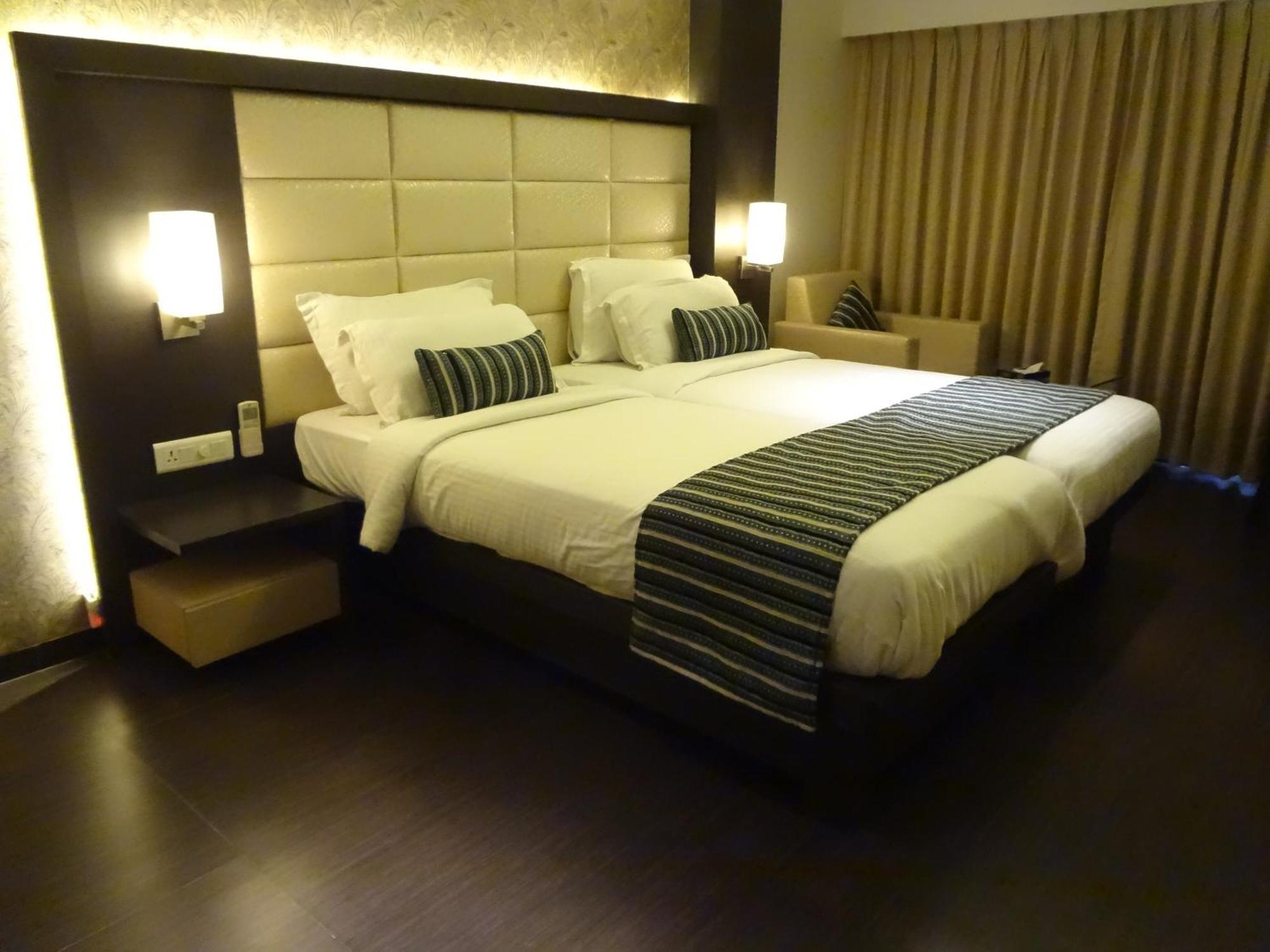 Hotel Galaxy Mumbai Exteriör bild