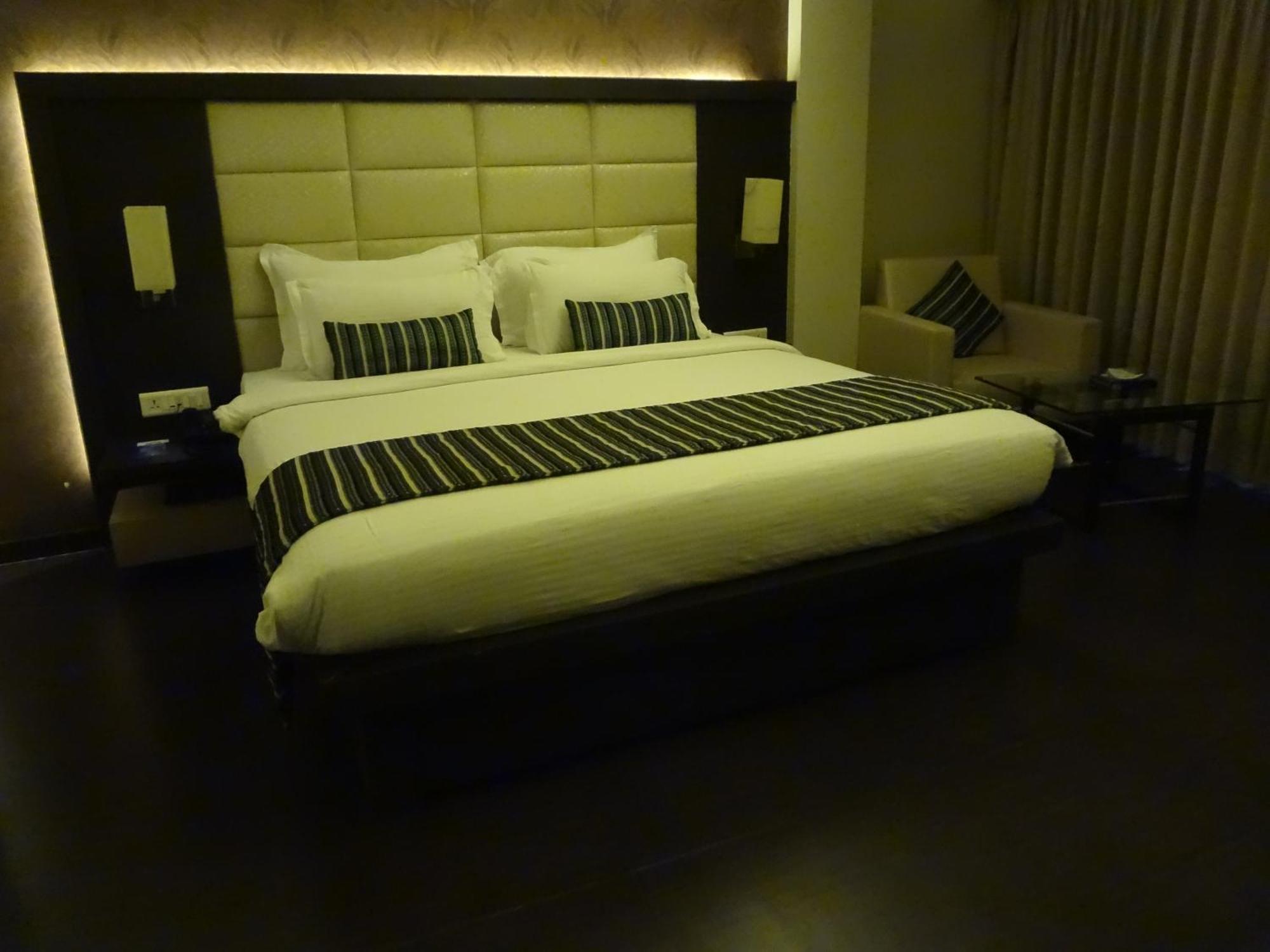Hotel Galaxy Mumbai Exteriör bild