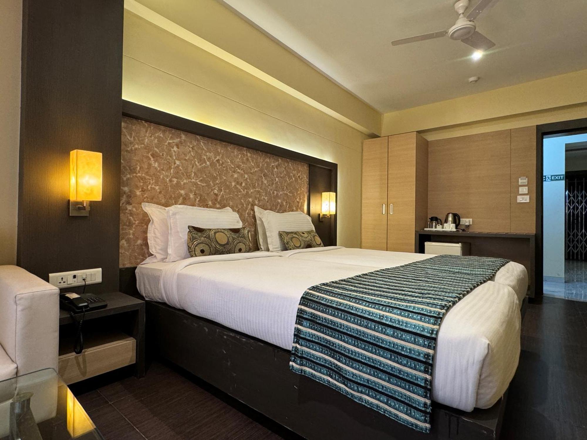 Hotel Galaxy Mumbai Exteriör bild