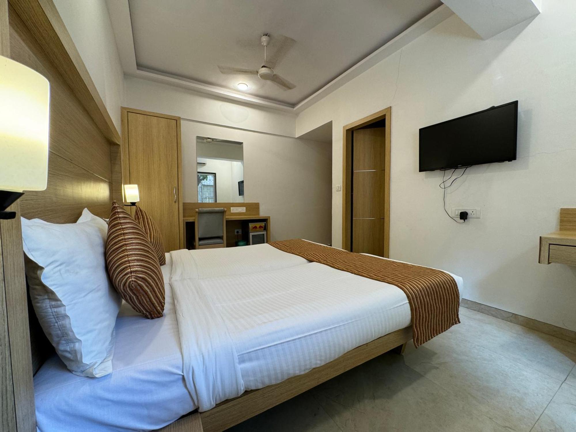 Hotel Galaxy Mumbai Exteriör bild