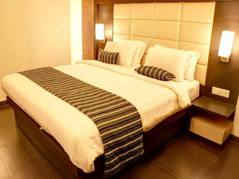 Hotel Galaxy Mumbai Exteriör bild