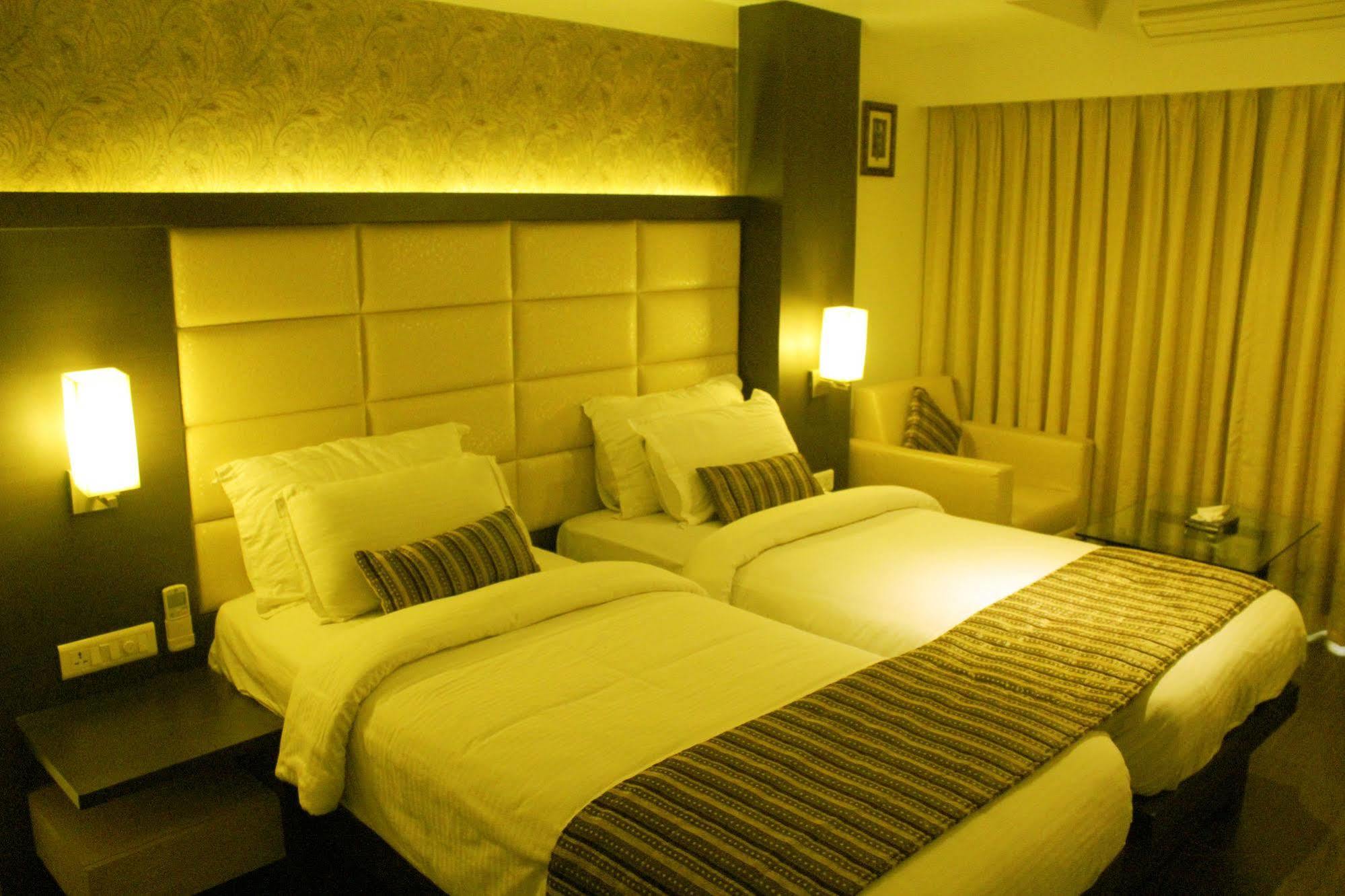 Hotel Galaxy Mumbai Exteriör bild
