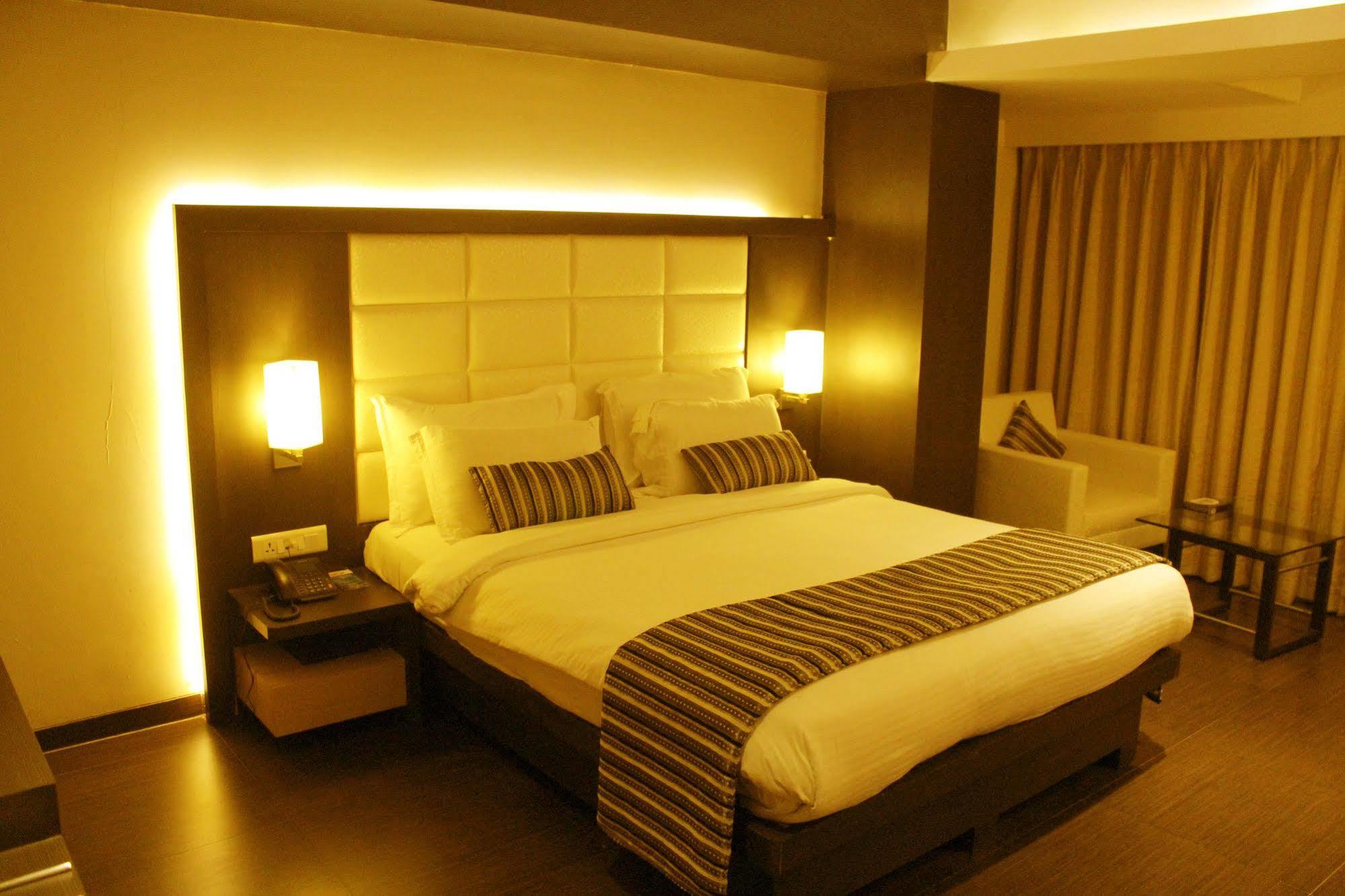 Hotel Galaxy Mumbai Exteriör bild