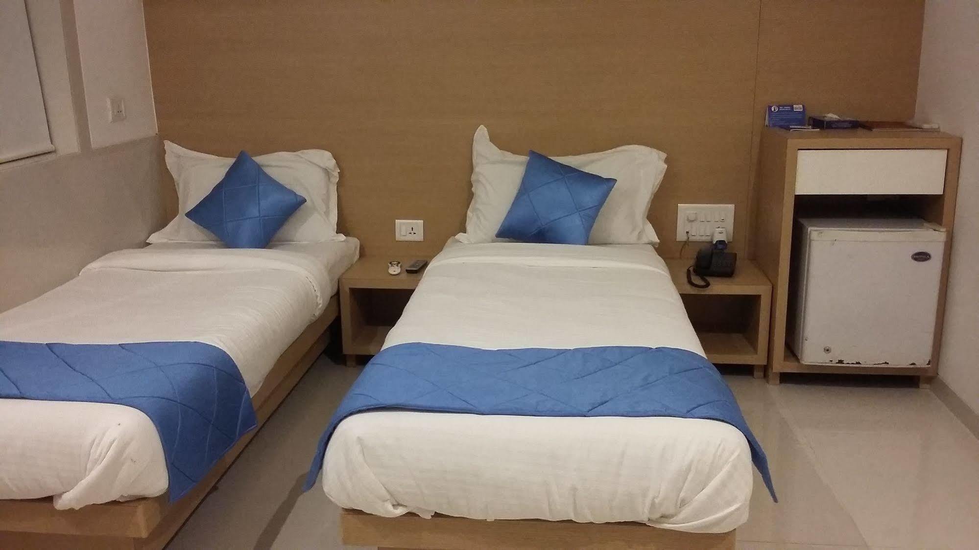 Hotel Galaxy Mumbai Exteriör bild