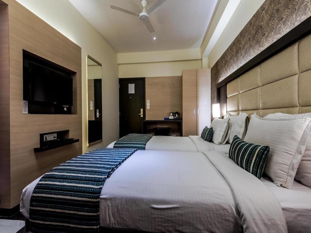 Hotel Galaxy Mumbai Exteriör bild